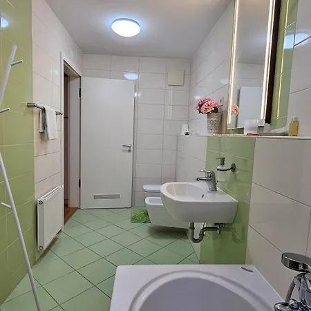 Appartement Hidden Gem Tour As With Free Private Parking *